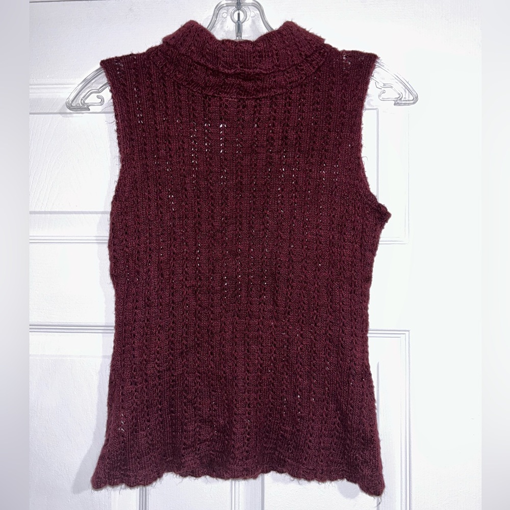 Women’s Size Medium Sleeveless Red Sweater